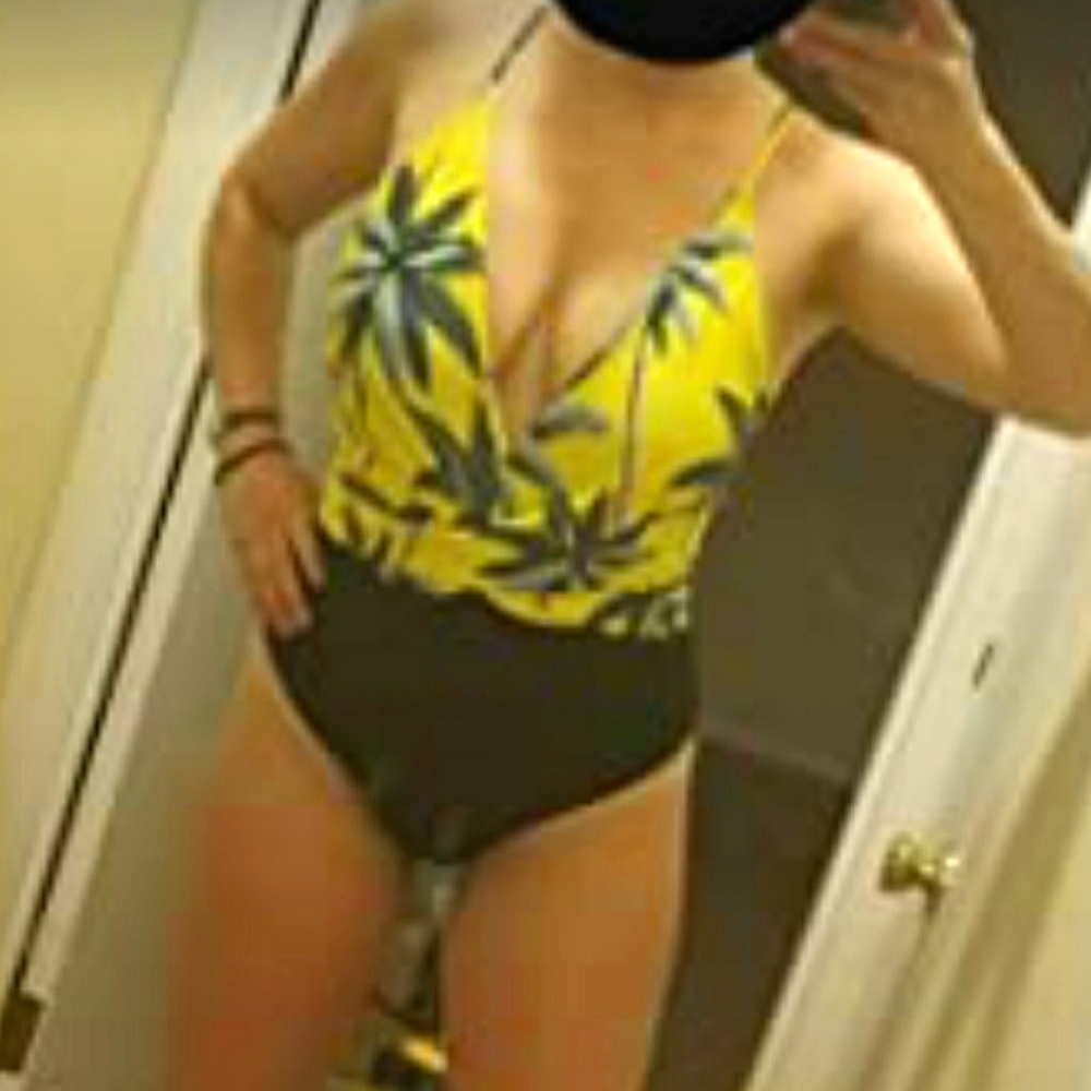 IFFEI Yellow Coconut Tree Printed V-neck Swimsuit Size S